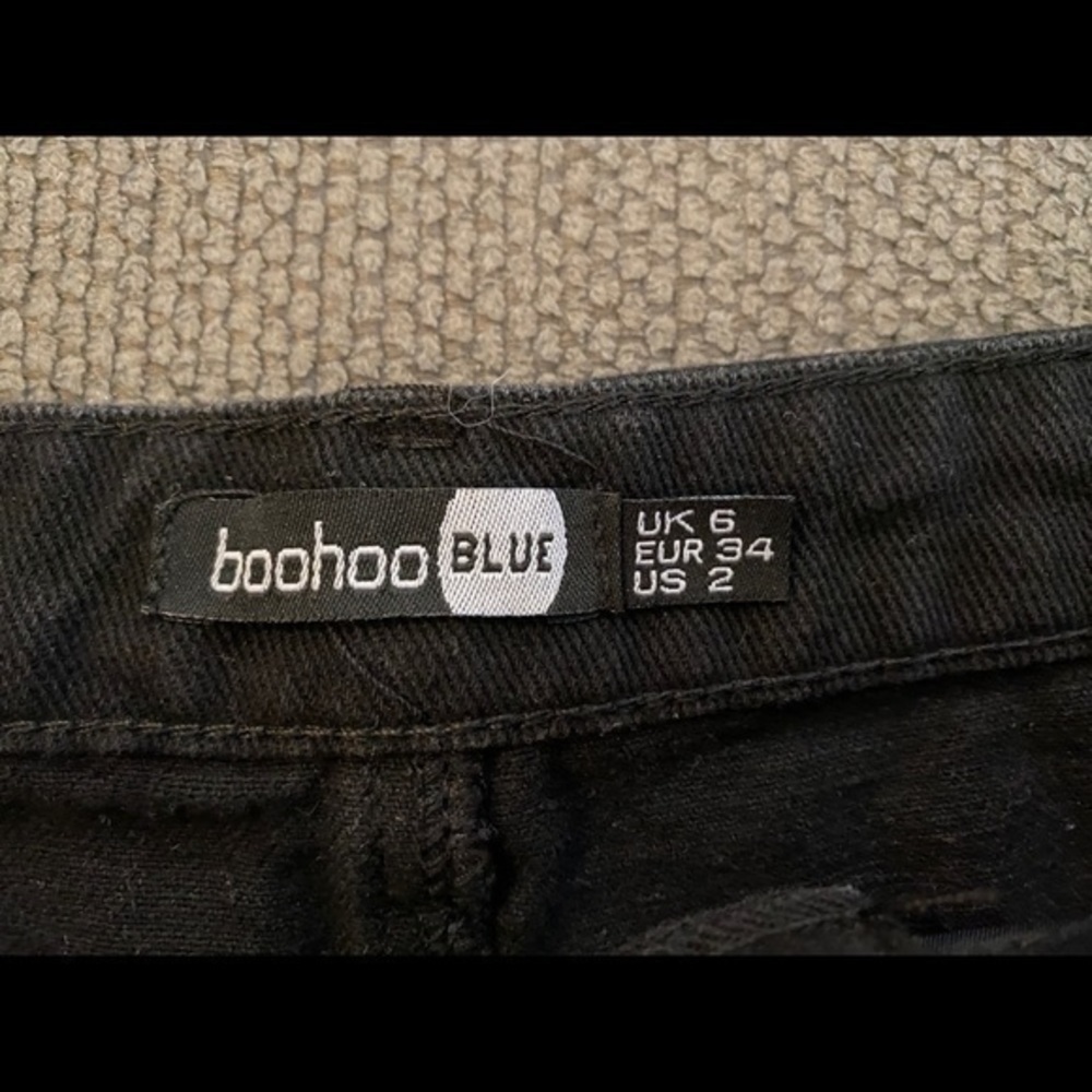 BOOHOO 2(US) Ripped Destroyed Jean Shorts - Picture 5 of 10